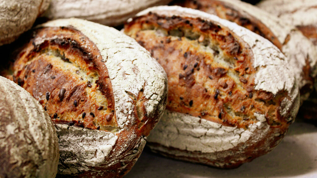 Oogstrituelen, rustiek brood